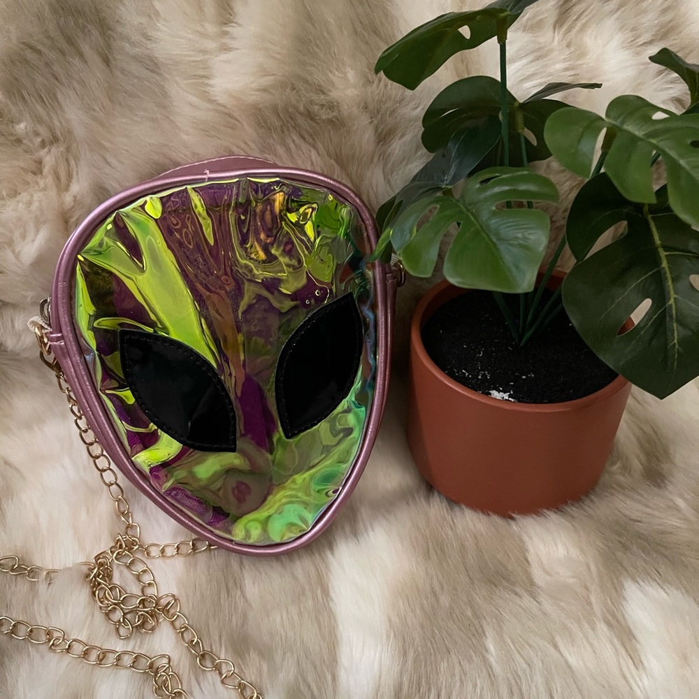 NWOT ~ Alien 👽 crossbody bag